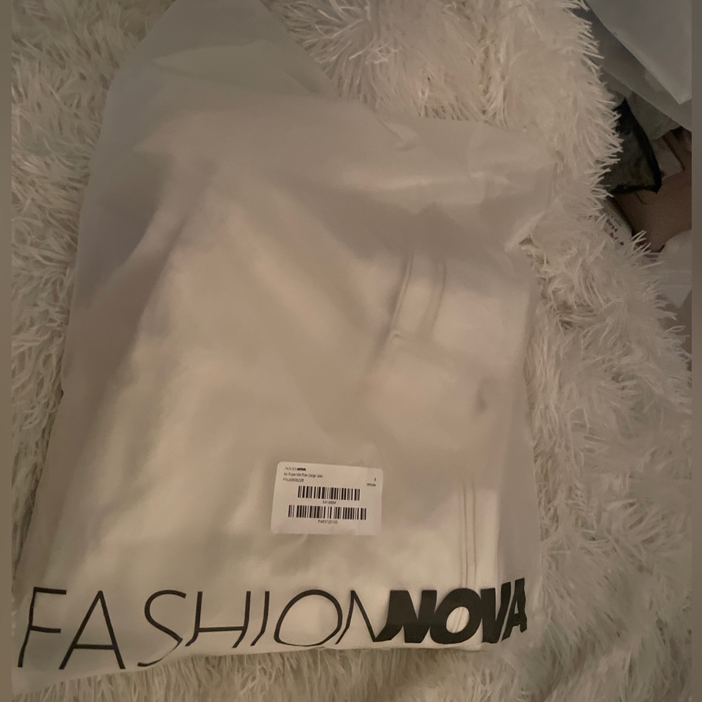 Off White Cargo Jeans , Lady baggy pockets brown stitched.